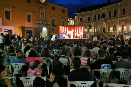 Fermo. Le “Favole e stelle” fanno Marameo. Successo per la prima parte